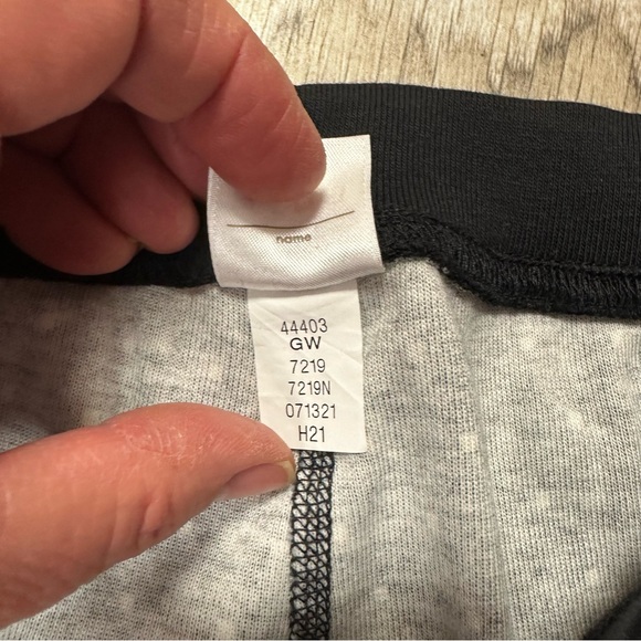 Hanna Andersson black, white & red snowflake pajama set - Picture 5 of 7